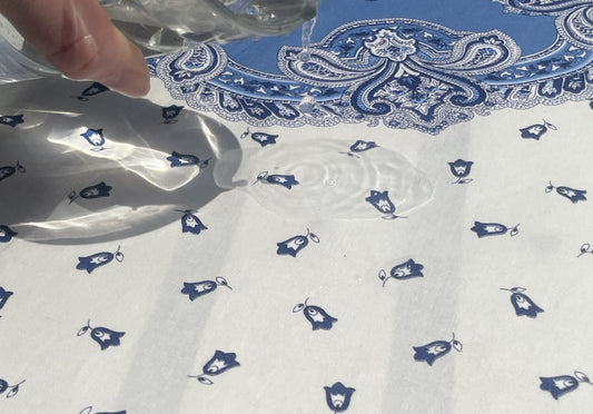 mina愛用!!!「撥水加工テーブルクロス」の撥水効果を実験してみた。